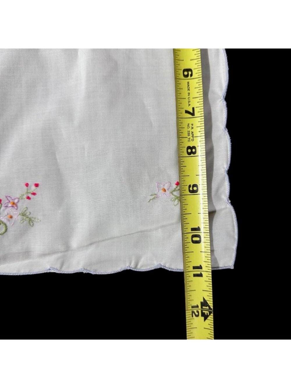 Vintage Embroidered Floral Fabric Placemats Set Of 4 Scalloped Edges Cream Green - Picture 5 of 6